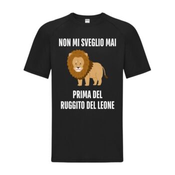 maglietta divertente nera con disegno di un leone e scritta "non mi sveglio mai prima del ruggito del leone"