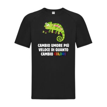 maglietta divertente nera con disegno di un camaleonte e scritta "cambio umore più velocemente di quanto cambio colore (scritto arcobaleno)"
