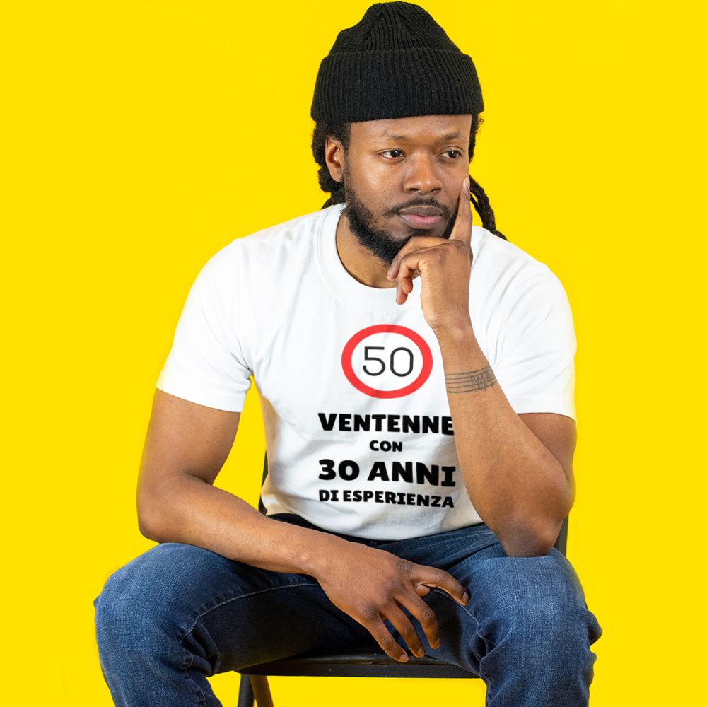 indossato-maglietta-bianca-divertente-anni-di-esperienza